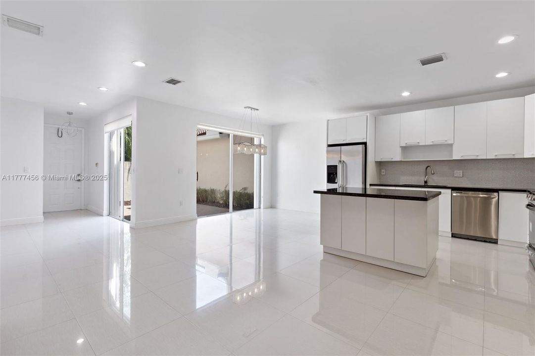 最近租的: $4,000 (3 贝兹, 2 浴室, 1748 平方英尺)