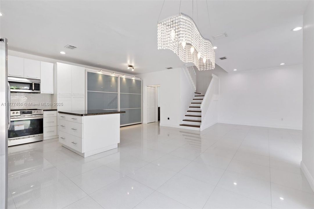 最近租的: $4,000 (3 贝兹, 2 浴室, 1748 平方英尺)