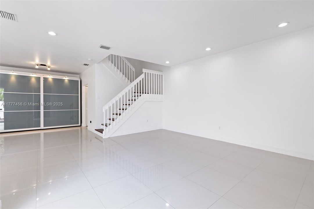 最近租的: $4,000 (3 贝兹, 2 浴室, 1748 平方英尺)