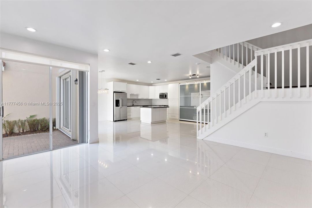 最近租的: $4,000 (3 贝兹, 2 浴室, 1748 平方英尺)