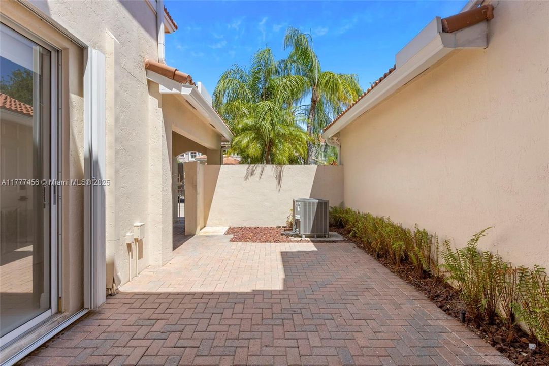 最近租的: $4,000 (3 贝兹, 2 浴室, 1748 平方英尺)