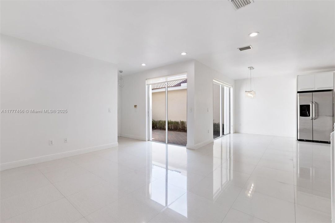 最近租的: $4,000 (3 贝兹, 2 浴室, 1748 平方英尺)