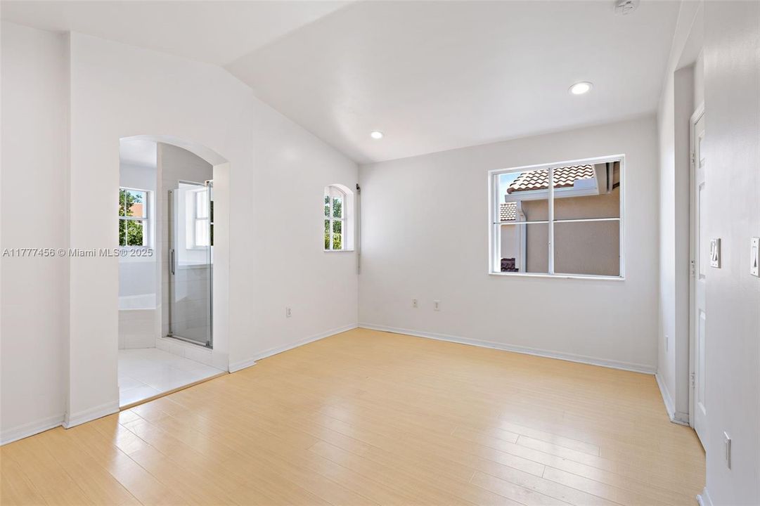 最近租的: $4,000 (3 贝兹, 2 浴室, 1748 平方英尺)