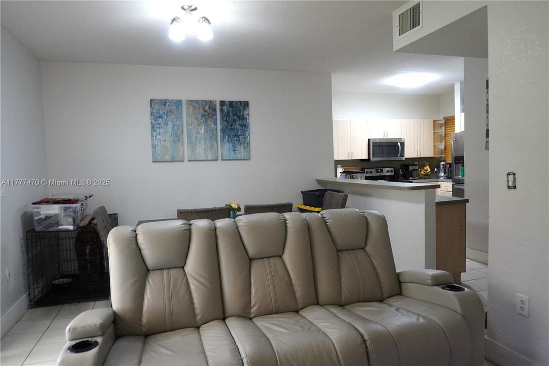 Recently Sold: $349,000 (3 beds, 2 baths, 1527 Square Feet)