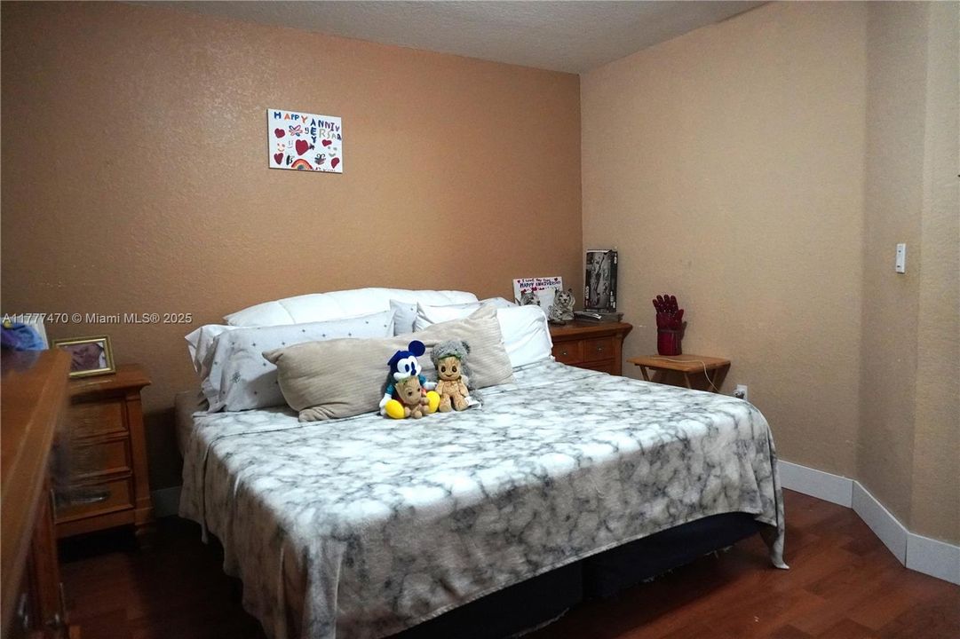 Recently Sold: $349,000 (3 beds, 2 baths, 1527 Square Feet)