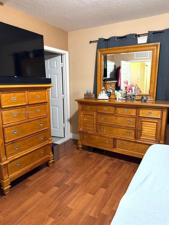 Recently Sold: $349,000 (3 beds, 2 baths, 1527 Square Feet)