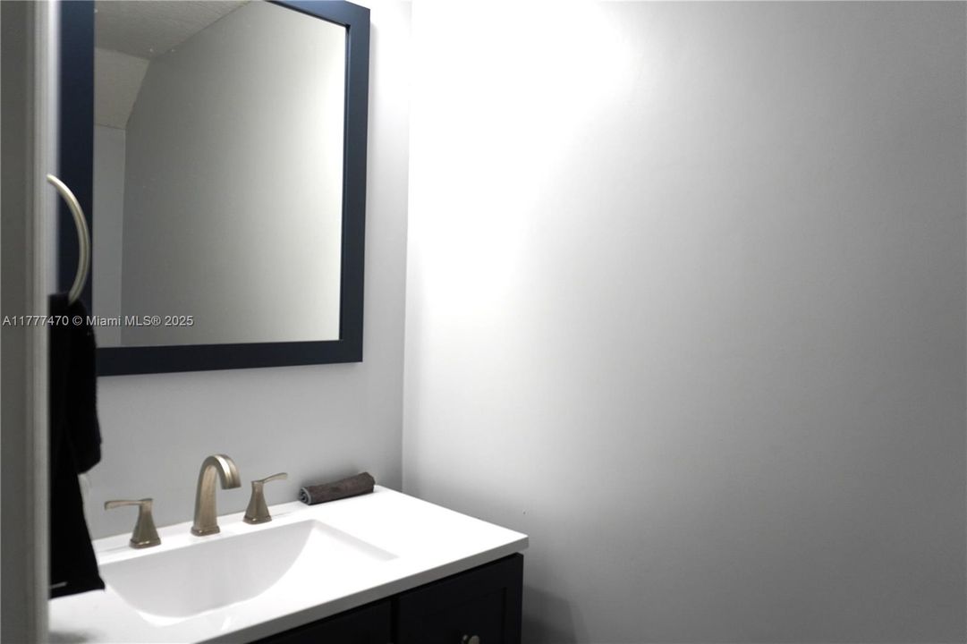 Recently Sold: $349,000 (3 beds, 2 baths, 1527 Square Feet)