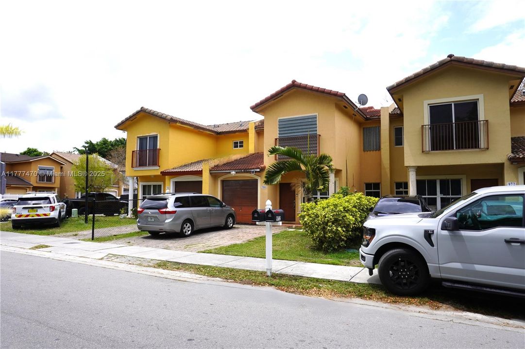 Recently Sold: $349,000 (3 beds, 2 baths, 1527 Square Feet)