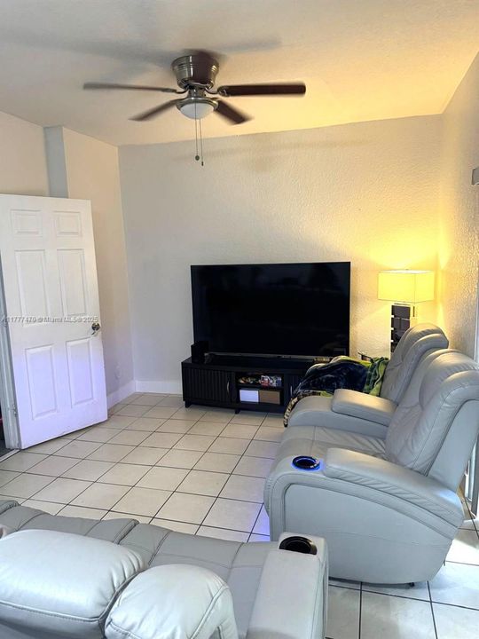 Recently Sold: $349,000 (3 beds, 2 baths, 1527 Square Feet)