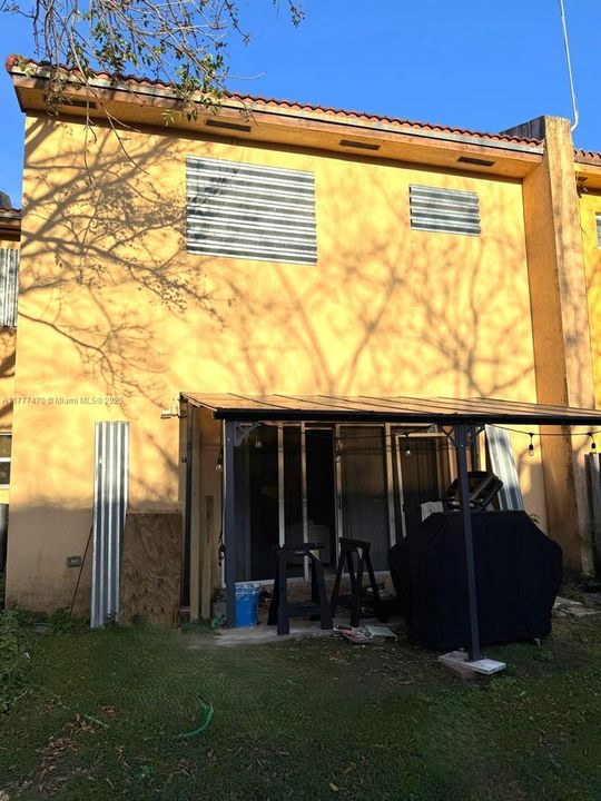 Recently Sold: $349,000 (3 beds, 2 baths, 1527 Square Feet)