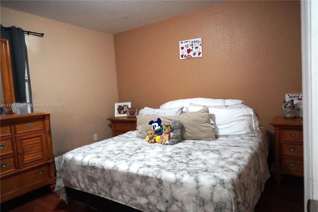 Recently Sold: $349,000 (3 beds, 2 baths, 1527 Square Feet)