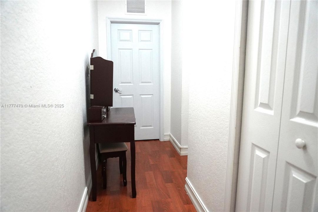 Recently Sold: $349,000 (3 beds, 2 baths, 1527 Square Feet)