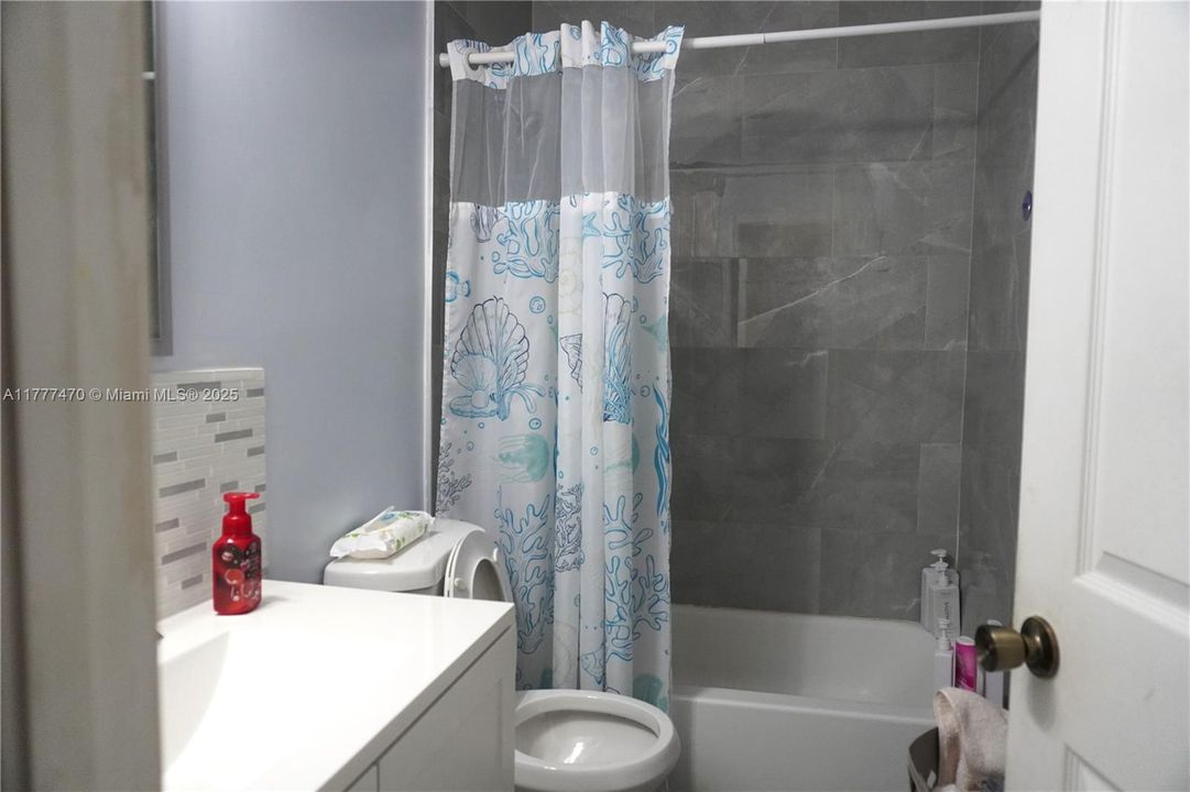 Recently Sold: $349,000 (3 beds, 2 baths, 1527 Square Feet)