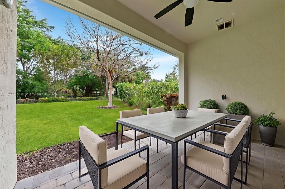 Недавно продано: $799,000 (4 спален, 3 ванн, 2220 Квадратных фут)