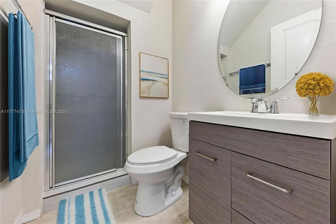 Недавно продано: $799,000 (4 спален, 3 ванн, 2220 Квадратных фут)