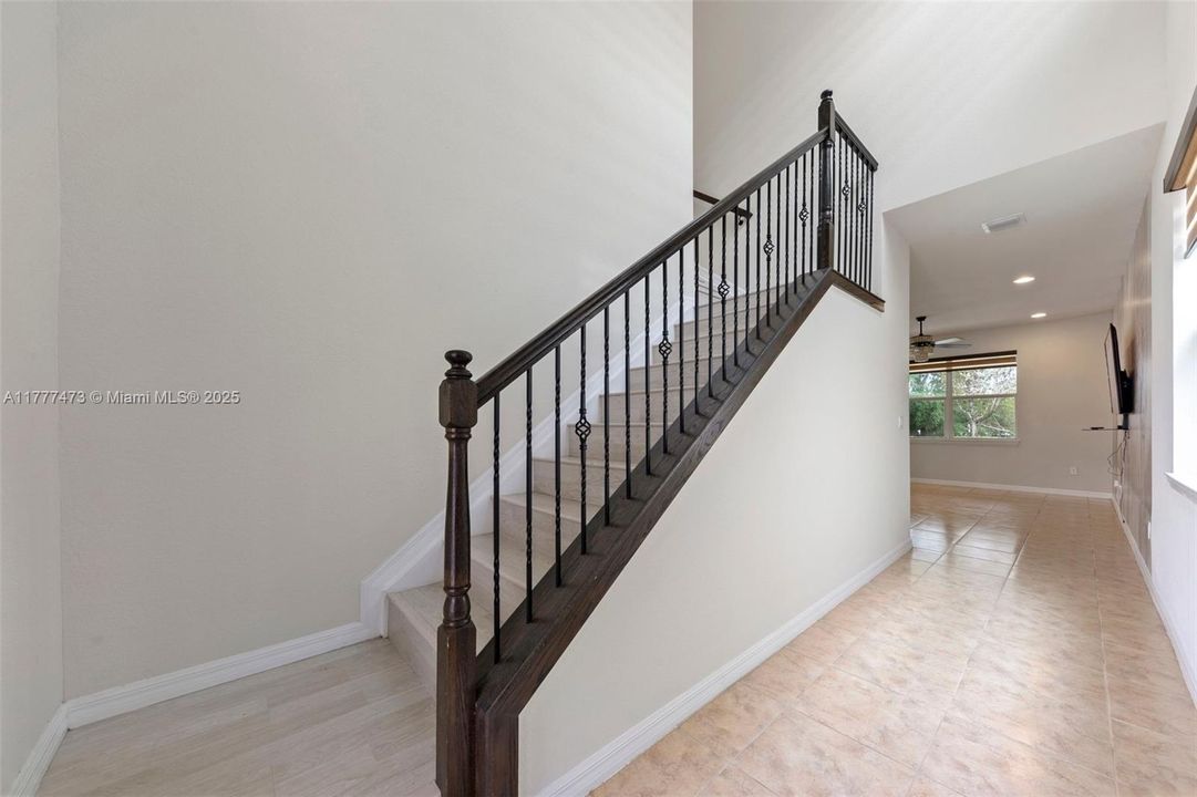 Недавно продано: $799,000 (4 спален, 3 ванн, 2220 Квадратных фут)