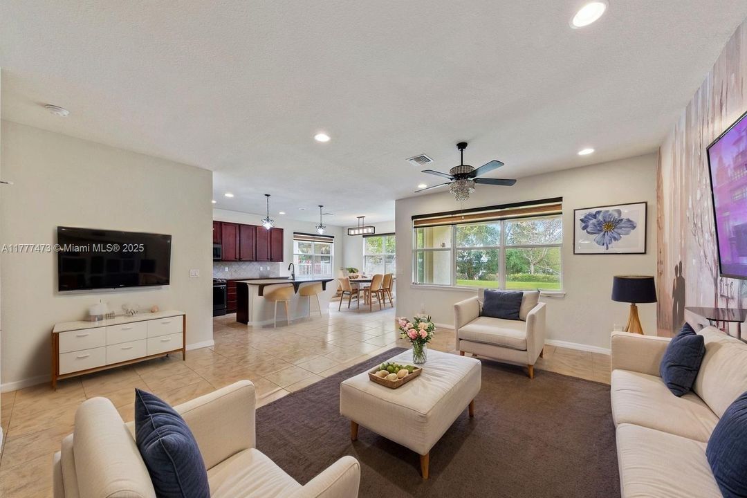 Недавно продано: $799,000 (4 спален, 3 ванн, 2220 Квадратных фут)