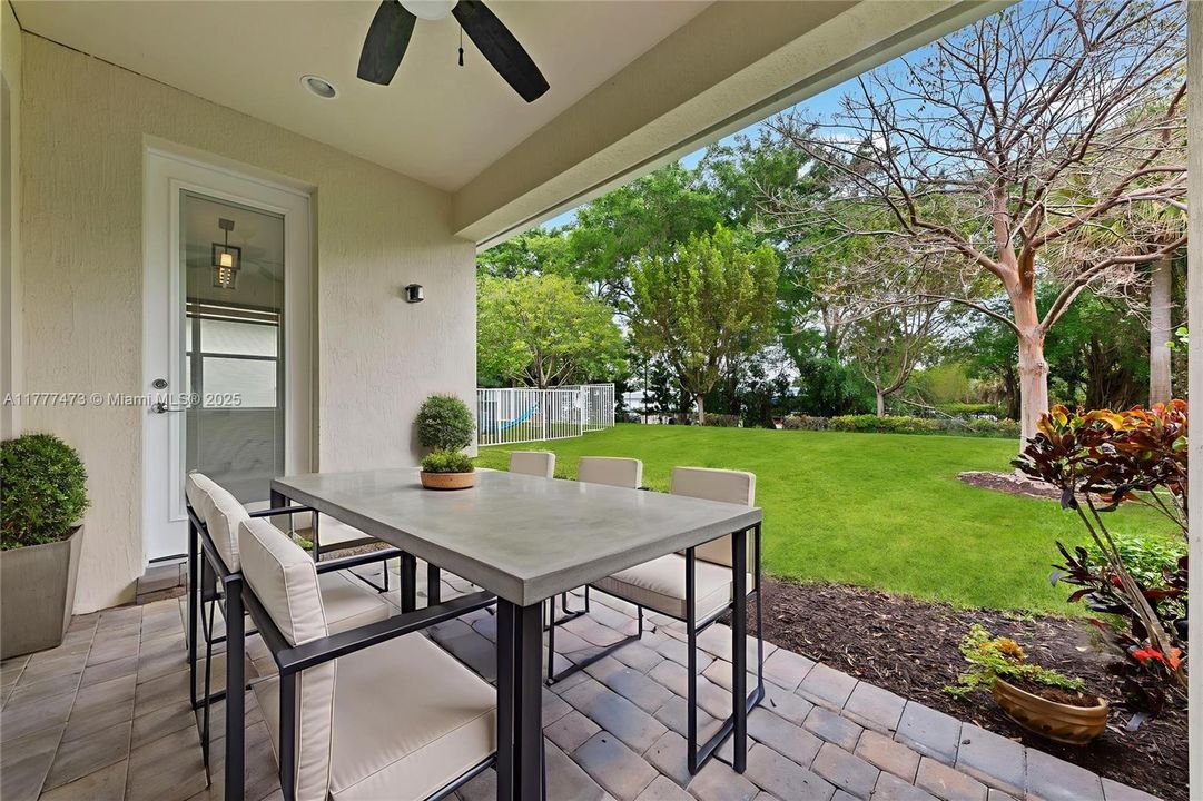 Недавно продано: $799,000 (4 спален, 3 ванн, 2220 Квадратных фут)