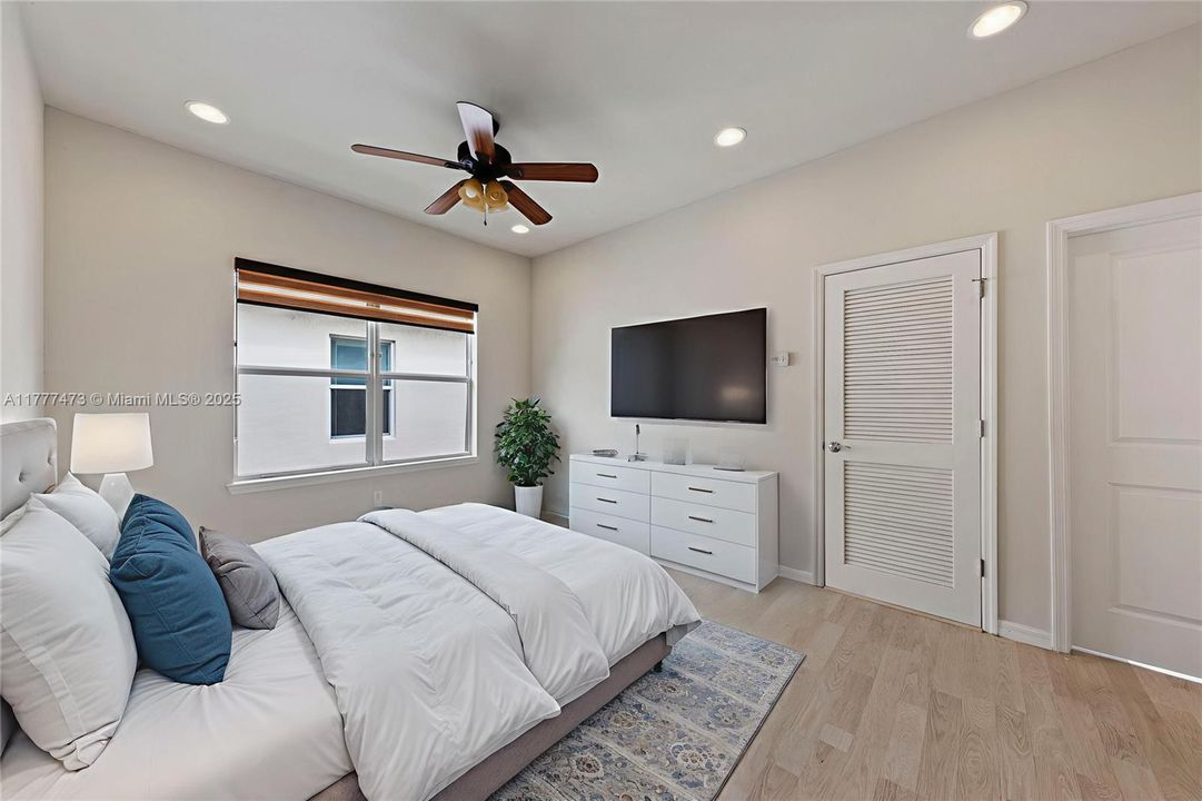 Недавно продано: $799,000 (4 спален, 3 ванн, 2220 Квадратных фут)