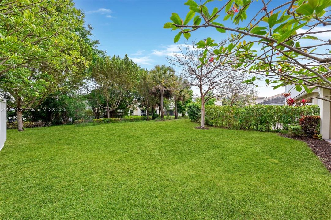 Недавно продано: $799,000 (4 спален, 3 ванн, 2220 Квадратных фут)