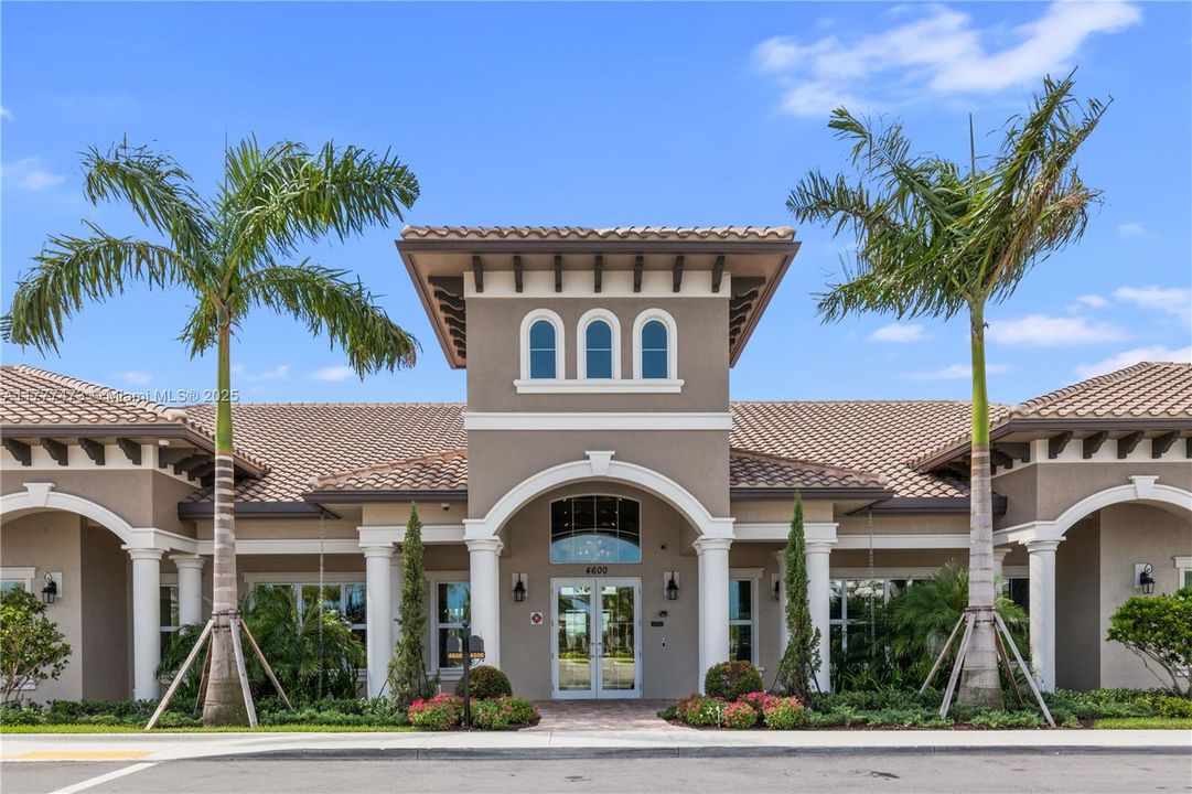 Недавно продано: $799,000 (4 спален, 3 ванн, 2220 Квадратных фут)