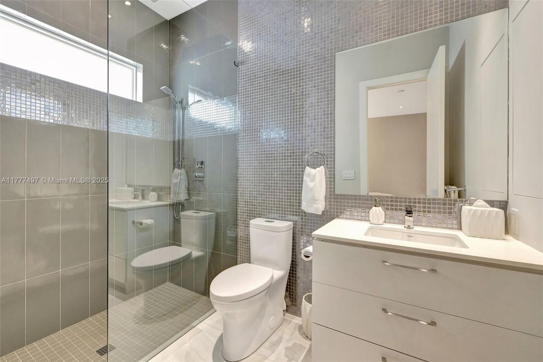 For Sale: $4,499,000 (5 beds, 5 baths, 4083 Square Feet)