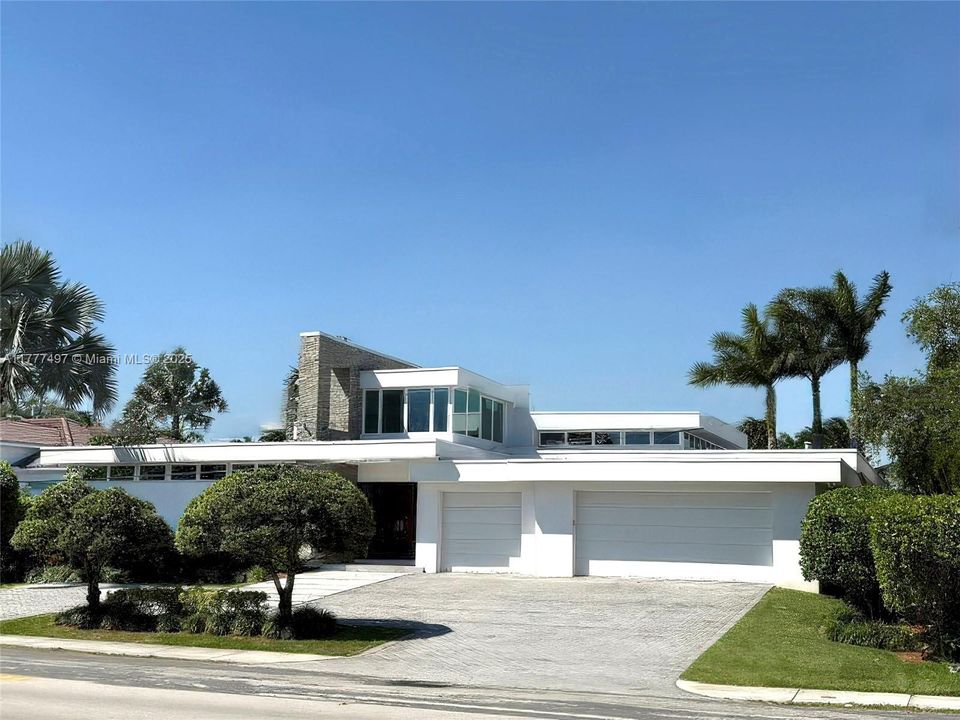 For Sale: $4,499,000 (5 beds, 5 baths, 4083 Square Feet)