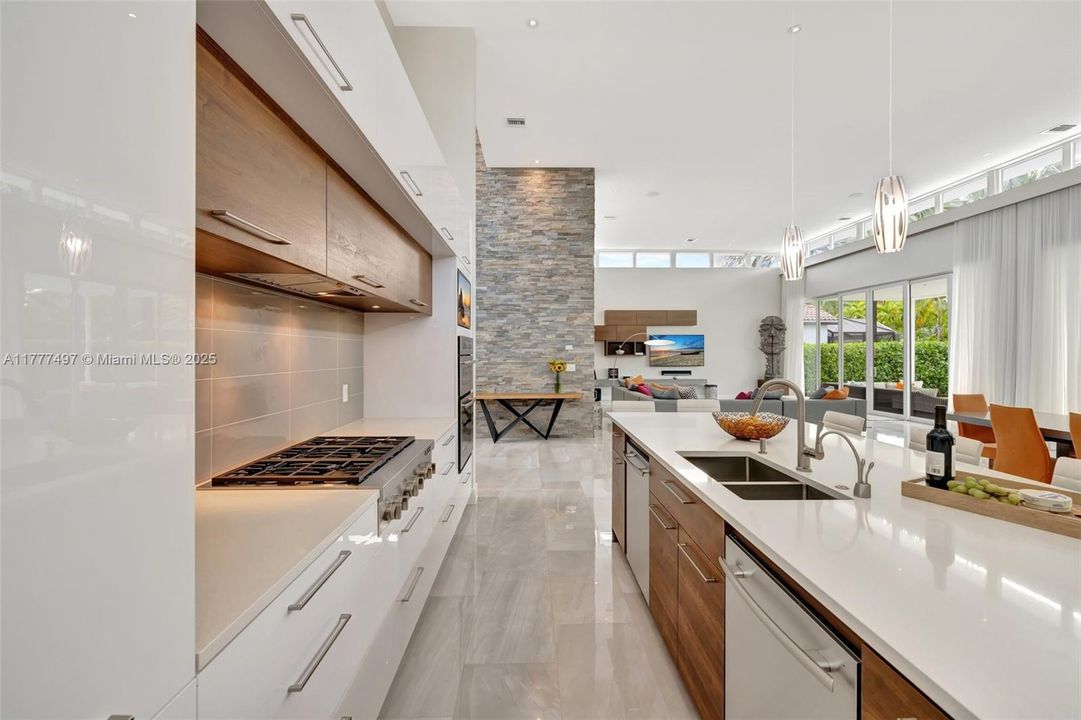 For Sale: $4,499,000 (5 beds, 5 baths, 4083 Square Feet)