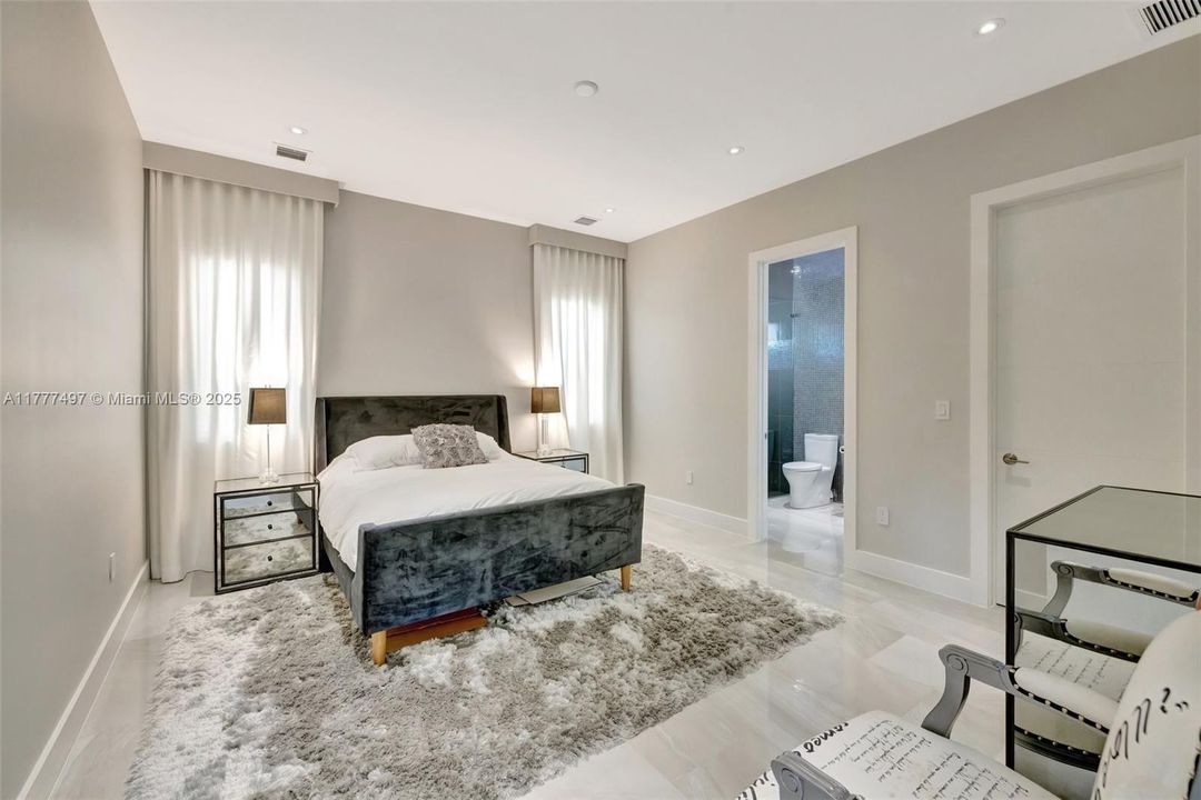 For Sale: $4,499,000 (5 beds, 5 baths, 4083 Square Feet)
