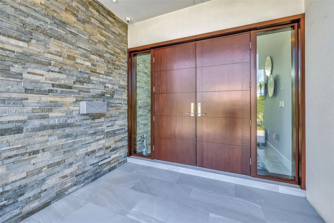For Sale: $4,499,000 (5 beds, 5 baths, 4083 Square Feet)