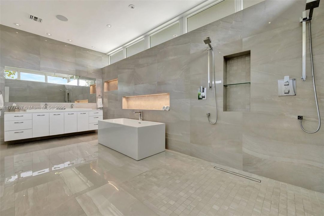 For Sale: $4,499,000 (5 beds, 5 baths, 4083 Square Feet)