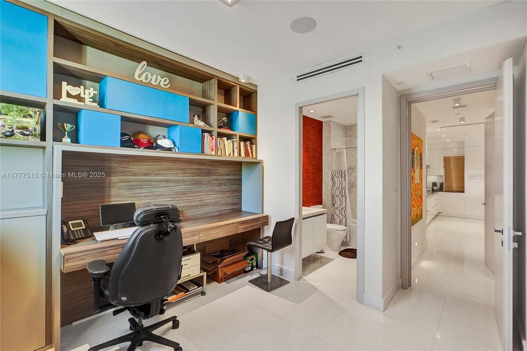 Recently Sold: $2,999,900 (3 beds, 3 baths, 2345 Square Feet)