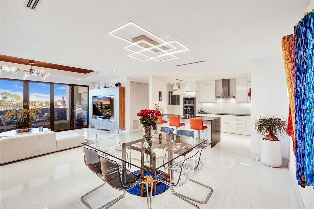 Recently Sold: $2,999,900 (3 beds, 3 baths, 2345 Square Feet)