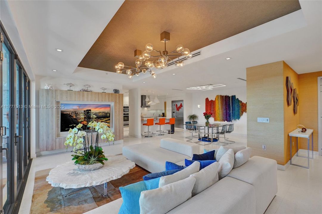 Recently Sold: $2,999,900 (3 beds, 3 baths, 2345 Square Feet)