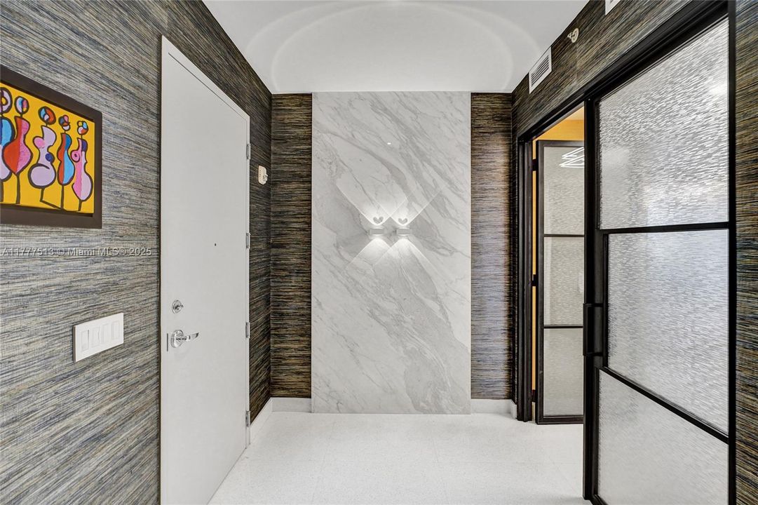 Recently Sold: $2,999,900 (3 beds, 3 baths, 2345 Square Feet)