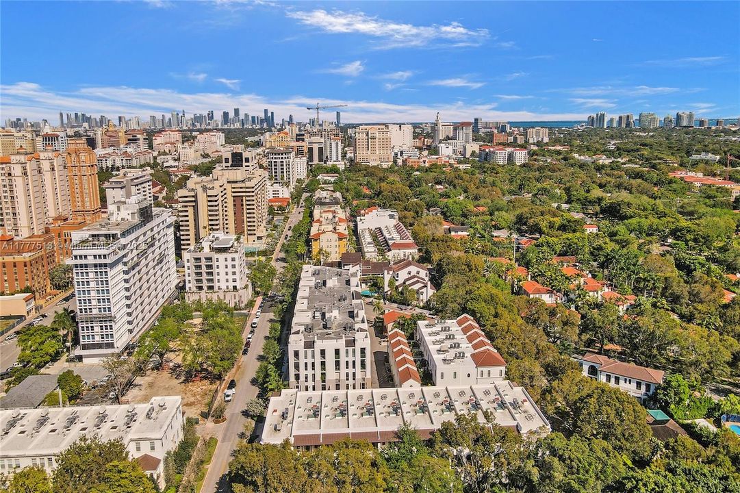 Recently Sold: $2,999,900 (3 beds, 3 baths, 2345 Square Feet)