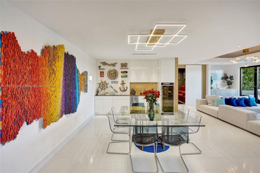 Recently Sold: $2,999,900 (3 beds, 3 baths, 2345 Square Feet)