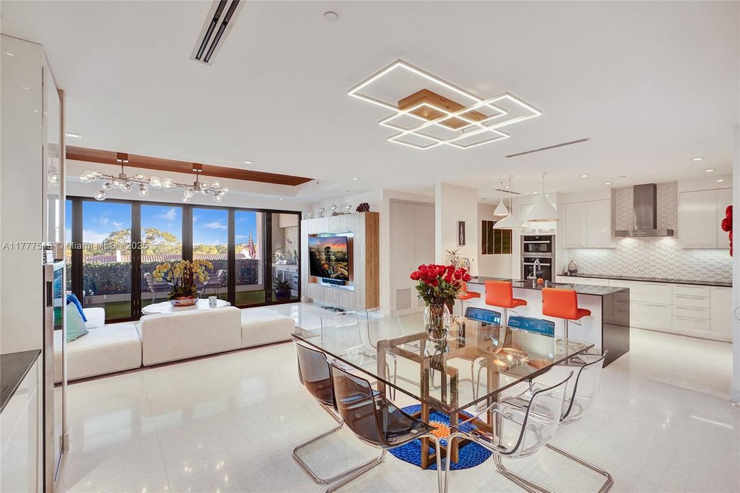 Recently Sold: $2,999,900 (3 beds, 3 baths, 2345 Square Feet)