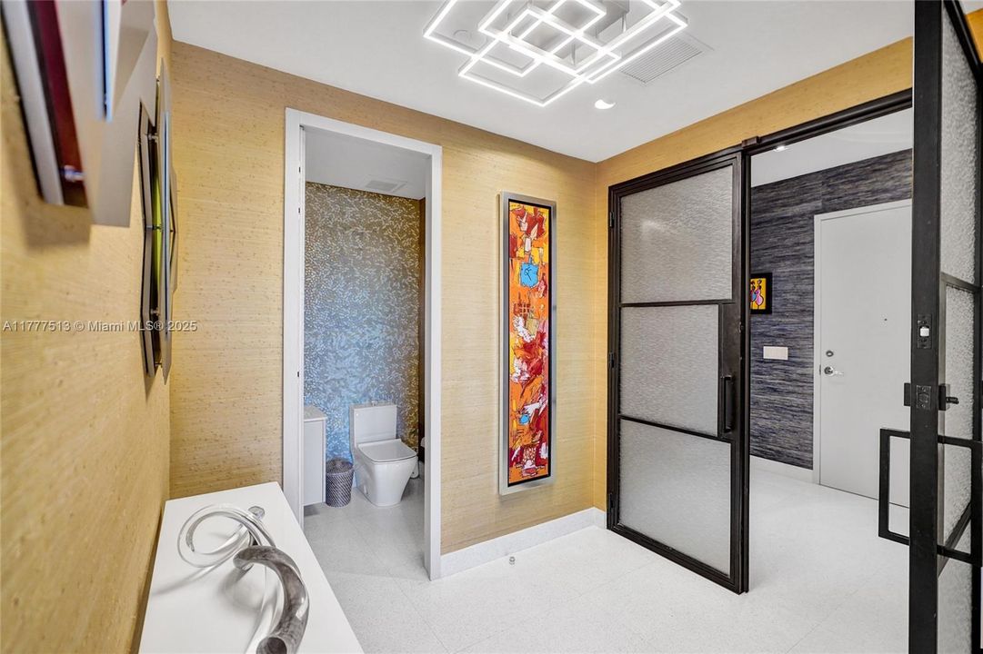 Recently Sold: $2,999,900 (3 beds, 3 baths, 2345 Square Feet)