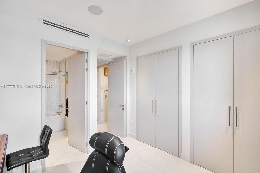 Recently Sold: $2,999,900 (3 beds, 3 baths, 2345 Square Feet)