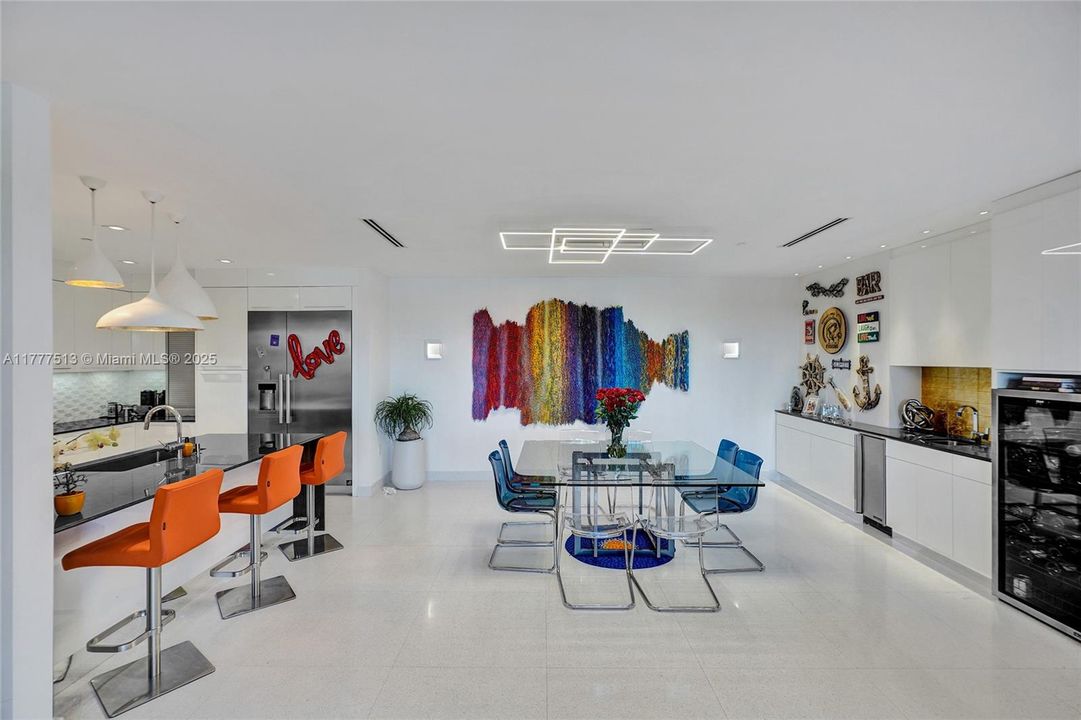 Recently Sold: $2,999,900 (3 beds, 3 baths, 2345 Square Feet)