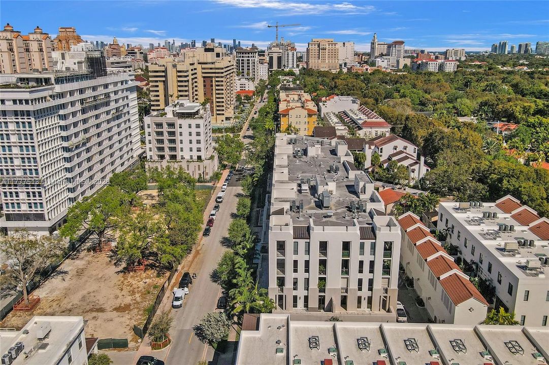 Recently Sold: $2,999,900 (3 beds, 3 baths, 2345 Square Feet)