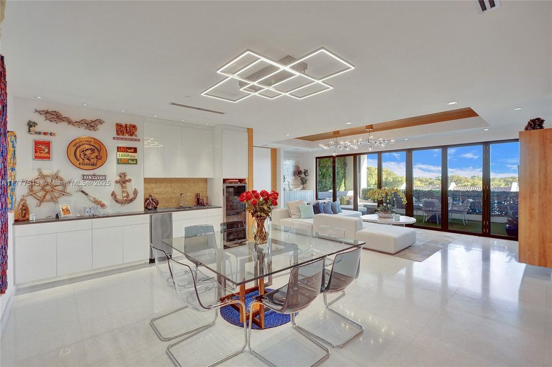 Recently Sold: $2,999,900 (3 beds, 3 baths, 2345 Square Feet)