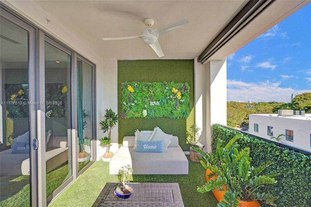 Recently Sold: $2,999,900 (3 beds, 3 baths, 2345 Square Feet)