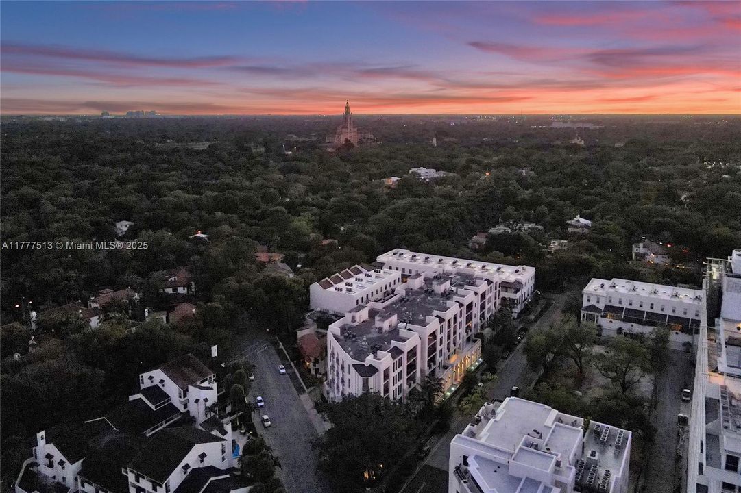 Recently Sold: $2,999,900 (3 beds, 3 baths, 2345 Square Feet)