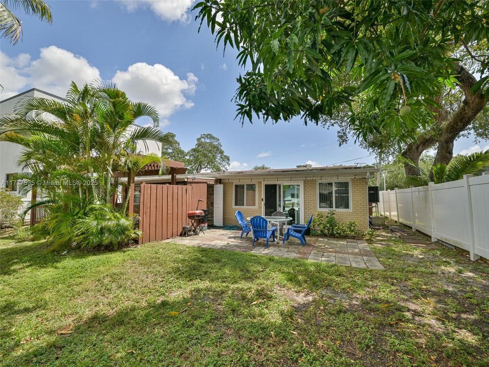 Recently Sold: $749,900 (0 beds, 0 baths, 1616 Square Feet)