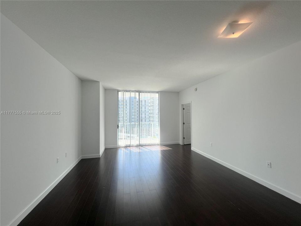 Recently Rented: $2,550 (2 beds, 2 baths, 1220 Square Feet)