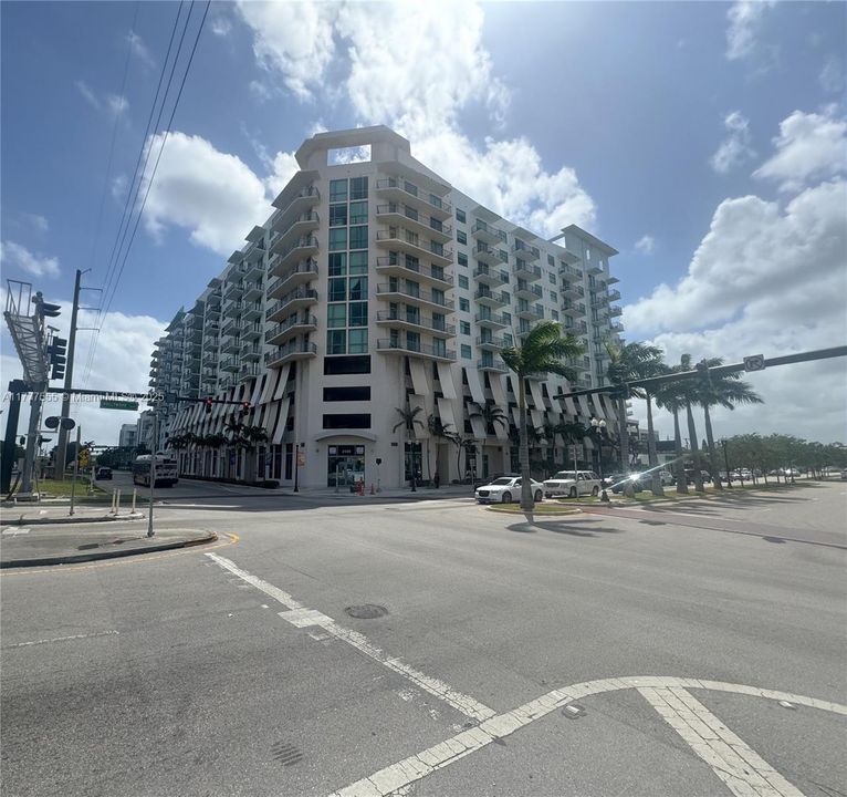 Recently Rented: $2,550 (2 beds, 2 baths, 1220 Square Feet)