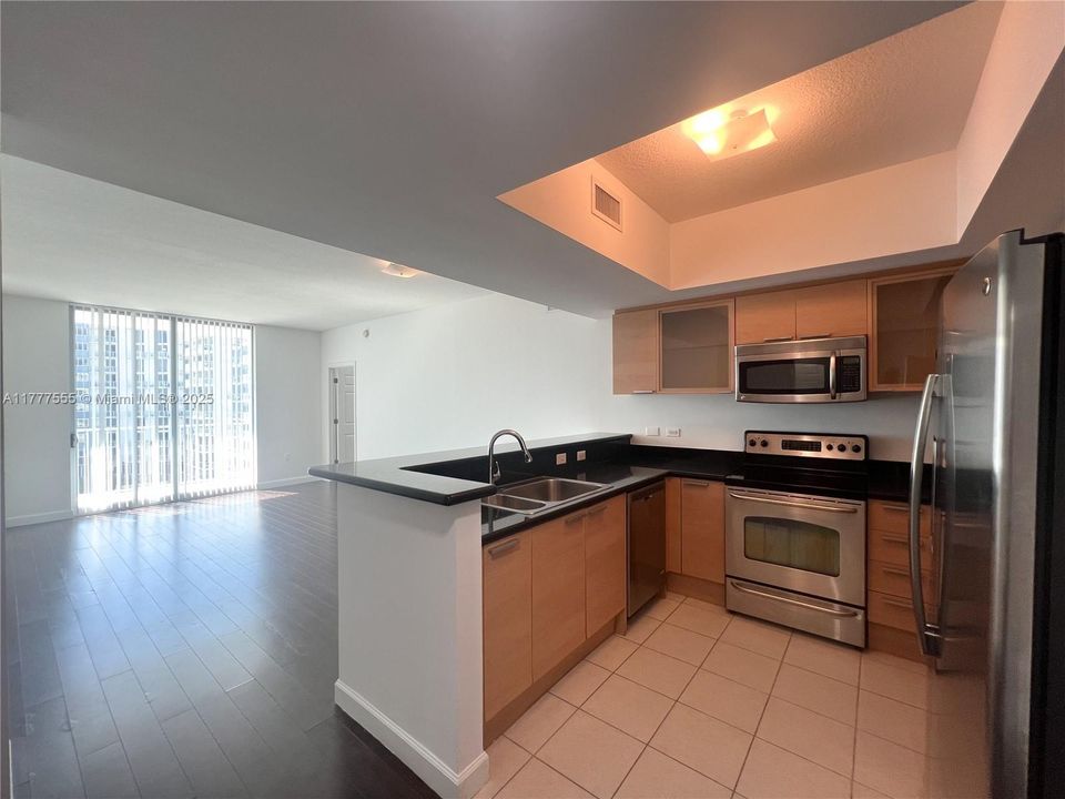 Recently Rented: $2,550 (2 beds, 2 baths, 1220 Square Feet)