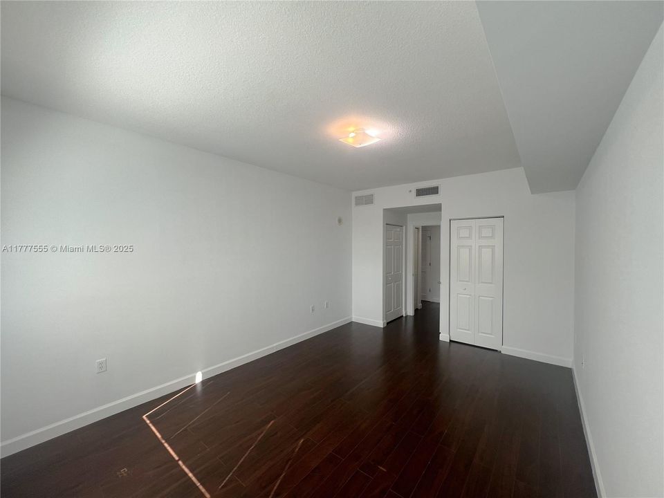 Recently Rented: $2,550 (2 beds, 2 baths, 1220 Square Feet)